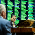 Presidente do Senado Federal, senador Davi Alcolumbre (União-AP) em destaque à mesa.