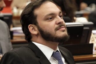 Ex-deputado Uldurico Júnior teria feito reuniões com líder de facção dentro de presídio na Bahia, aponta PF