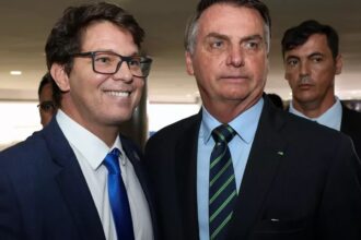 Ex-funcionária de Mario Frias devolveu parte do salário e pagou despesas do deputado