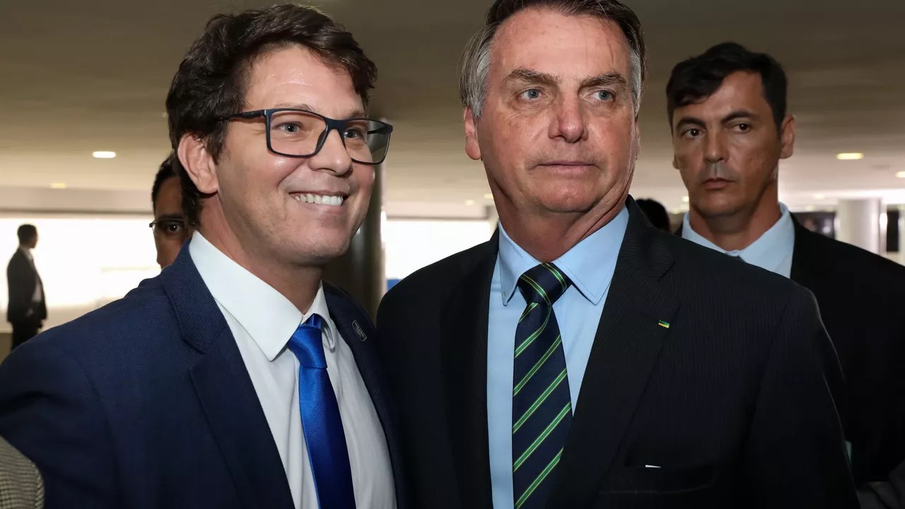 Ex-funcionária de Mario Frias devolveu parte do salário e pagou despesas do deputado