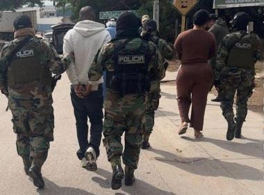 Forças Policiais da Bahia e da Bolívia, além da Interpol concluem extradição de líder de facção e da sua esposa | SSP