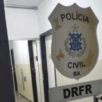 Homem ataca policiais com facão durante cumprimento de mandado e acaba preso em Juazeiro