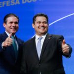 Motta e o presidente do Senado, Davi Alcolumbre, na sessão de abertura da marcha
