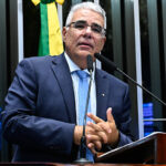 Em discurso, à tribuna, senador Eduardo Girão (Novo-CE).
