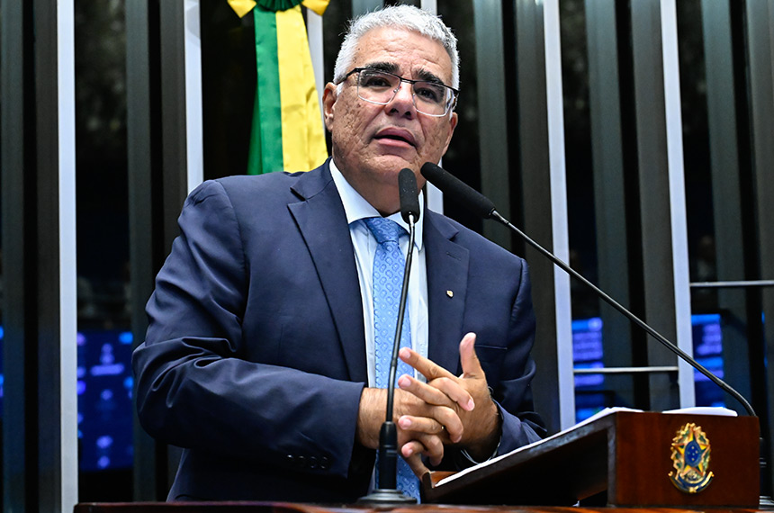 Em discurso, à tribuna, senador Eduardo Girão (Novo-CE).