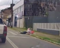 Motorista avança faixa, atinge mulher e criança e foge sem prestar socorro em São Luís, no Maranhão
