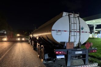 PM recupera carreta roubada com 45 mil litros