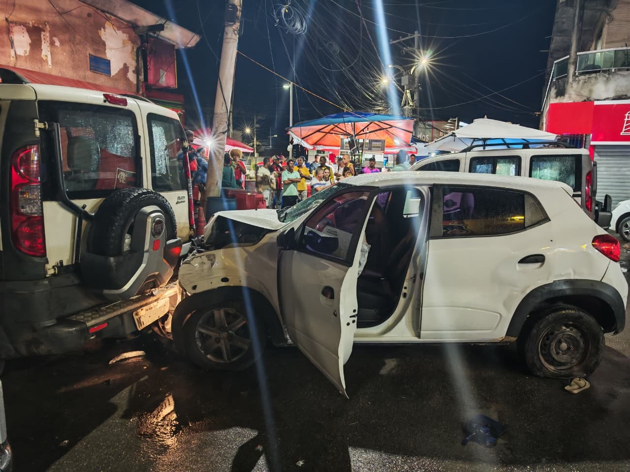 PM recupera carro roubado e prende três em Itapuã