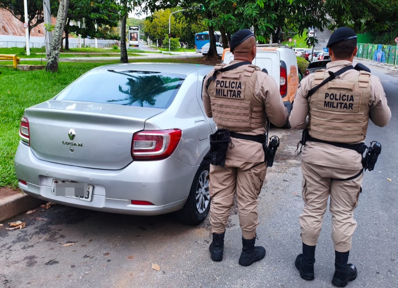 PM recupera carro roubado na Garibaldi