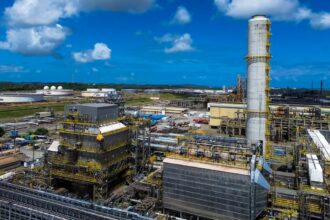 Refinarias da Petrobras operam com mais de 100% de capacidade; entenda