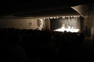 SEC leva estudantes do Ceep Isaías Alves ao teatro, dentro do projeto Circula Cena, da Funceb | SEC
