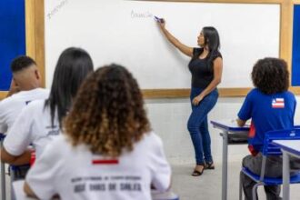 SEC publica lista final de profissionais da Educação que alcançaram mudança do padrão na carreira | SEC