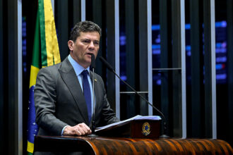 Senador Sergio Moro (PL-PR) em discurso à tribuna.