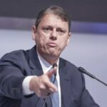 Tarcísio cobra explicações de Flávio sobre Vorcaro e diz que escândalo 'agride a sociedade'