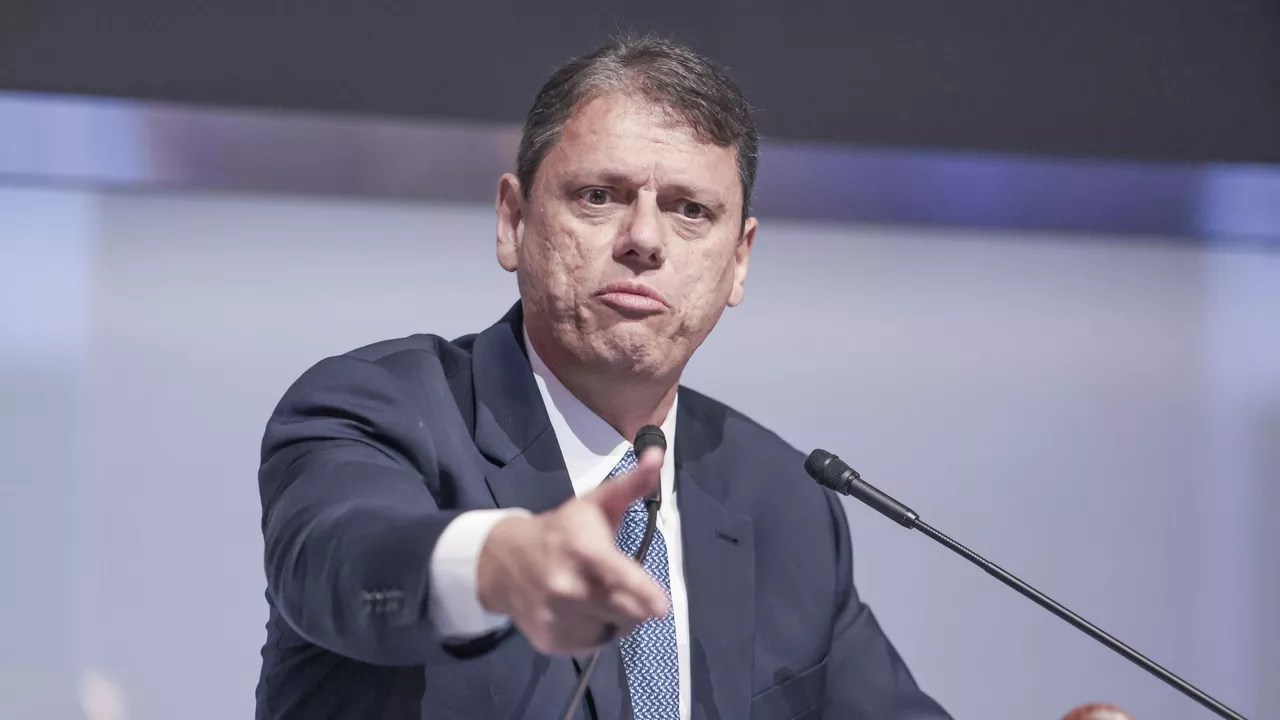 Tarcísio cobra explicações de Flávio sobre Vorcaro e diz que escândalo 'agride a sociedade'