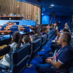 Fora do recesso parlamentar, as visitas ao Congresso Nacional podem ser realizadas em dias úteis (exceto terças e quartas-feiras), aos finais de semana e feriados, das 9h às 17h. A cada 30 minutos é iniciado um tour com no máximo 50 visitantes presentes.