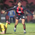 Vitória vence Inter e amplia sequência invicta no Barradão