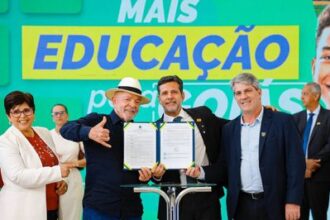 'Não há saída para o Brasil sem investir em educação', diz Lula ao inaugurar campus do IF Goiano