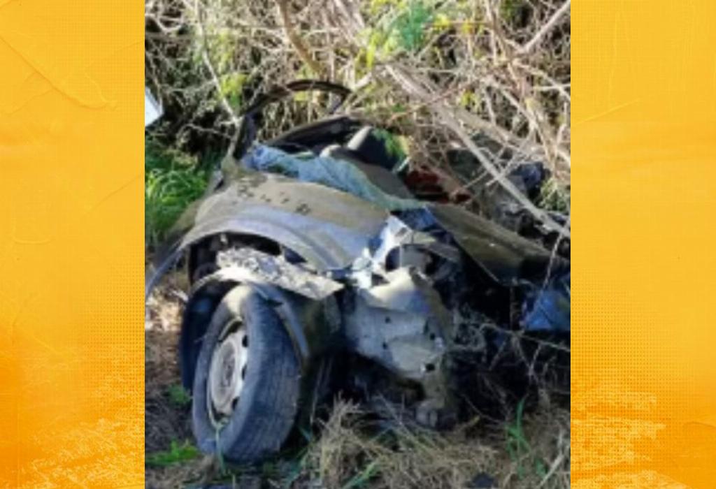 Acidente entre carro e caminhão deixa uma pessoa morta na BR-324, entre Tanquinho e Santa Bárbara