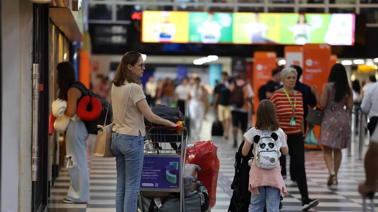 Aviação brasileira bate recorde de passageiros apesar da alta de preços global do petróleo