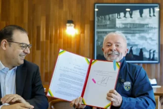 CNH gratuita: Lula sanciona renovação automática para motoristas