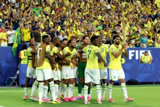 Com baile de Vini, surf de Cunha e estreia de Neymar, Brasil faz 3 na Escócia e avança em 1º