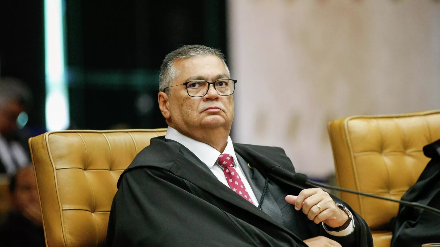Com corte de privilégios, Dino torna o Judiciário definidor da própria reforma