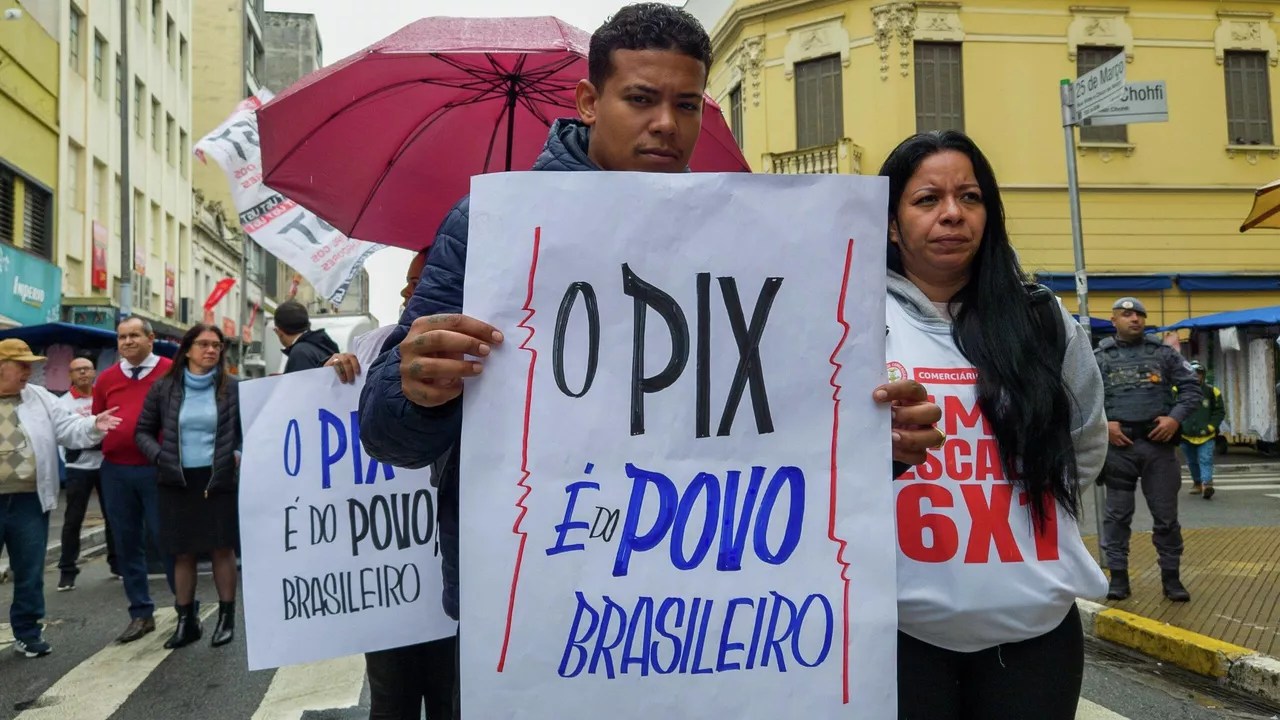 Comerciantes da 25 de Março vão às ruas contra Trump: 'Pix é nosso, fora intervenção dos EUA'