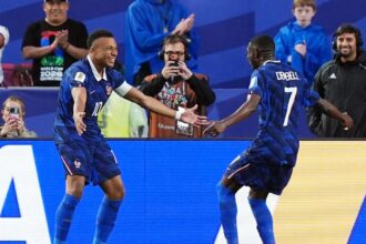 Depois de chuva e pausa, França de Mbappé não dá chances ao Iraque