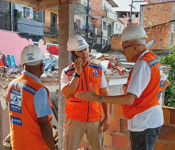 Desabamento em Pirajá deixa criança ferida e mobiliza prefeitura
