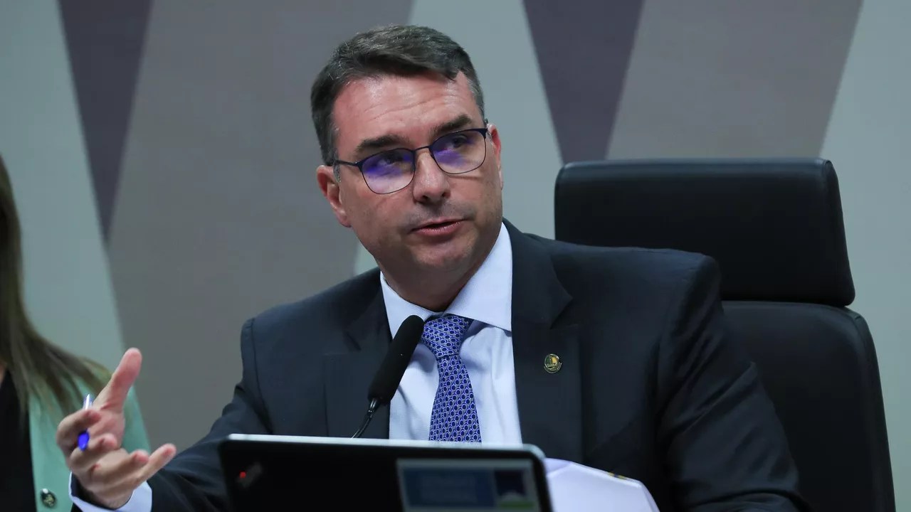 Direita recalcula rota para eleição presidencial após escândalo de Flávio Bolsonaro com Banco Master