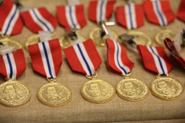 Duzentos e sessenta e um servidores são agraciados com Medalha Tiradentes da SSP | SSP