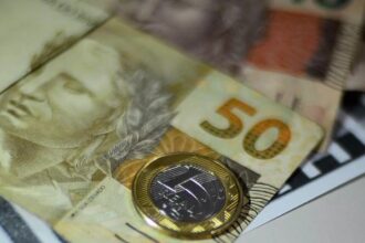 Economia brasileira cresceu 0,1% em abril, aponta prévia do PIB da FGV