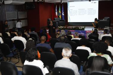 Encontro fortalece diálogo sobre práticas inovadoras e uso responsável das tecnologias na Educação | SEC