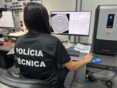 Governo do Estado entrega novos equipamentos e viaturas ao Departamento de Polícia Técnica | SSP