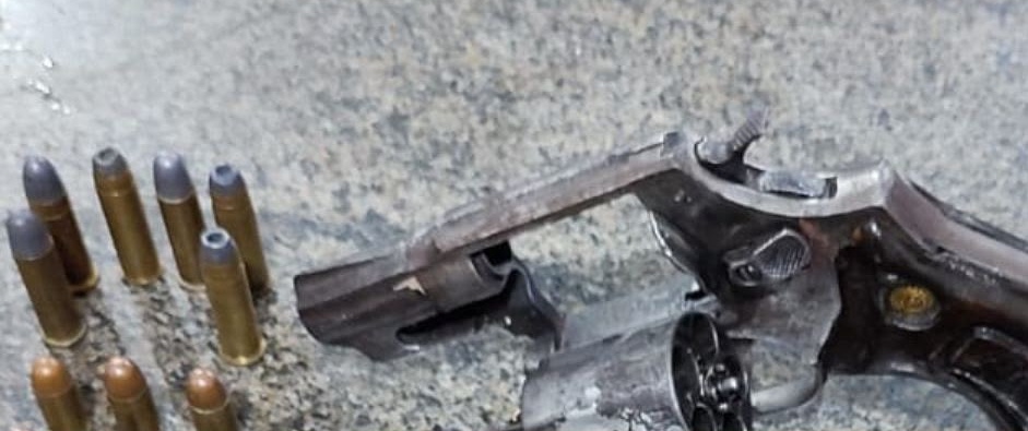 Homem é preso com duas armas de fogo de numeração raspada em Santo Antônio de Jesus