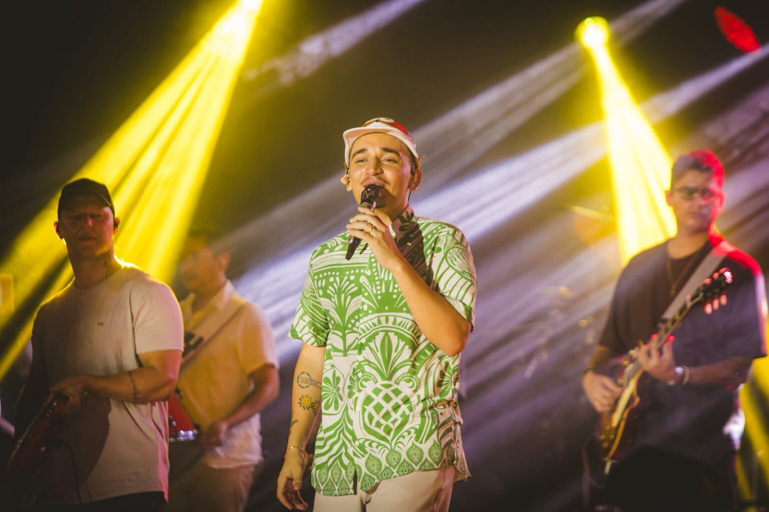 João Gomes lota Climinha de São João e emociona público em Salvador