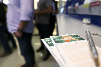 Mega-Sena acumula e prêmio principal vai para R$ 8 milhões