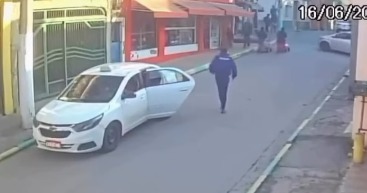 Moradores impedem homem de colocar criança em carro e caso gera tensão em São Paulo