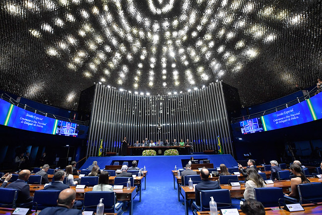 PEC do fim da escala 6×1 tem tramitação travada no Senado