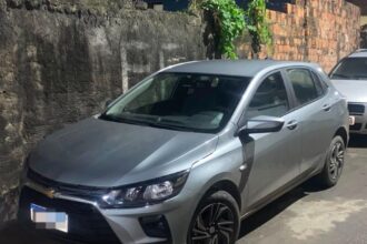 PM recupera carro roubado em menos de duas horas em Salvador