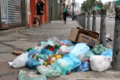 Paralisação suspende serviço de limpeza urbana em Salvador
