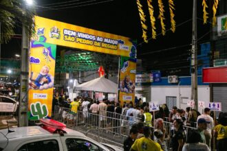 Pedrão de Lauro lota Praça da Matriz na primeira noite