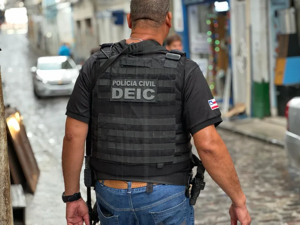 Pintor corporal é preso por extorquir turista no Pelourinho, em Salvador