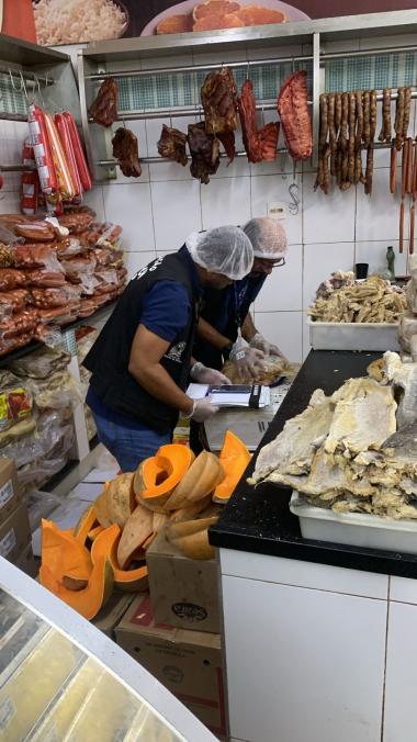 Procon-BA retira mais de uma tonelada de alimentos impróprios para consumo durante ação do Plantão Integrado dos Direitos Humanos | SJDH