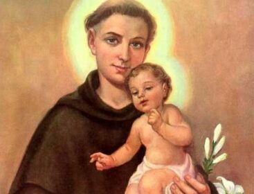 Santo Antônio: conheça a origem da fama de santo casamenteiro e as simpatias que atravessam gerações
