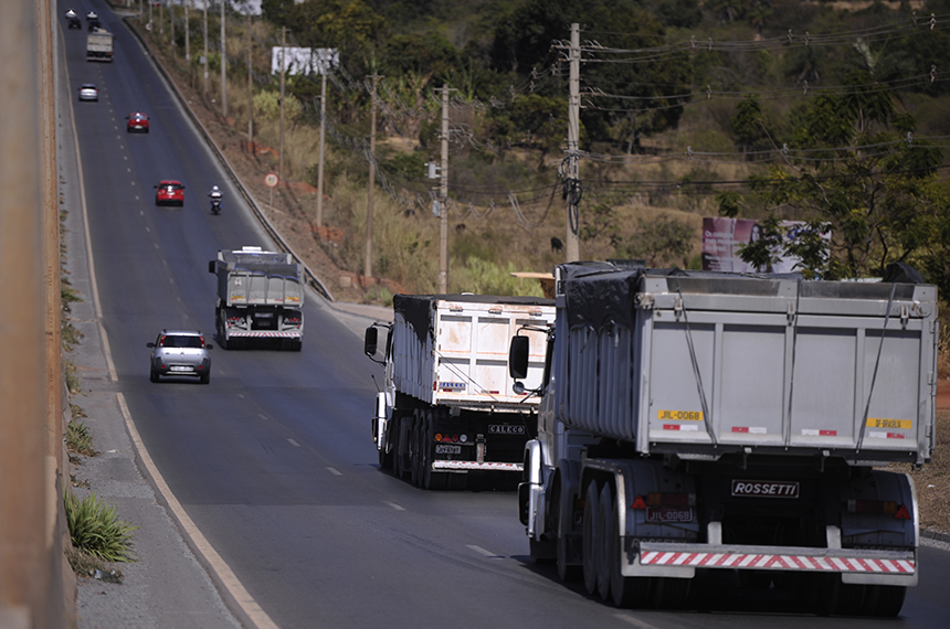 Projeto que garante aos motoristas a segurança de não serem punidos caso parem o carro no acostamento em caso de emergência está na pauta da Comissão de Constituição, Justiça e Cidadania (CCJ). O PLS 116/2014, de Alfredo Nascimento (PR-AM), recebeu parecer favorável da relatora, Lúcia Vânia (PSDB-GO).