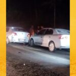 Três veículos se envolvem em acidente e causam lentidão na BA-001, altura do entroncamento de Mar Grande