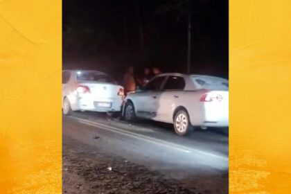 Três veículos se envolvem em acidente e causam lentidão na BA-001, altura do entroncamento de Mar Grande