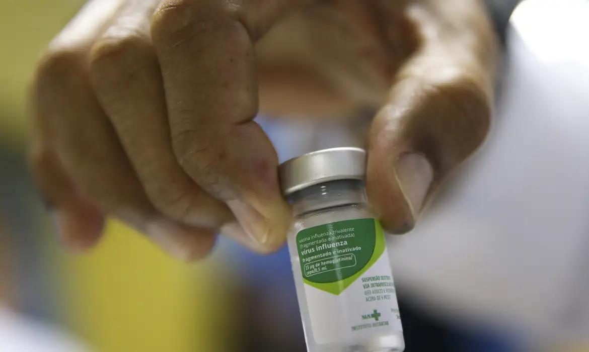 Vacina pneumo 20 começa a ser aplicada pelo SUS em crianças